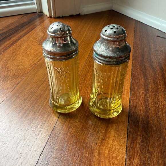 Federal Depression Glass Salt and Pepper Madrid Amber Set - Picture 1 of 5